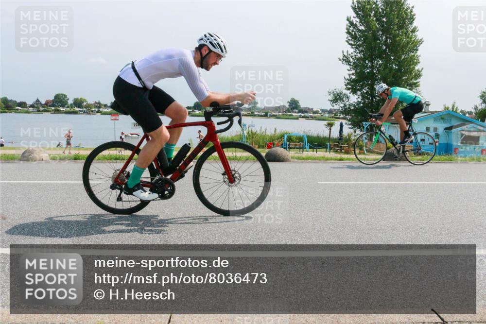 21.06.2025 - 27. Vierlanden-Triathlon H.Heesch http://msf.ph/oto/8036473 15.06.2025 11:45:36 Radfahren 645, 728, 733 meine-sportfotos.de