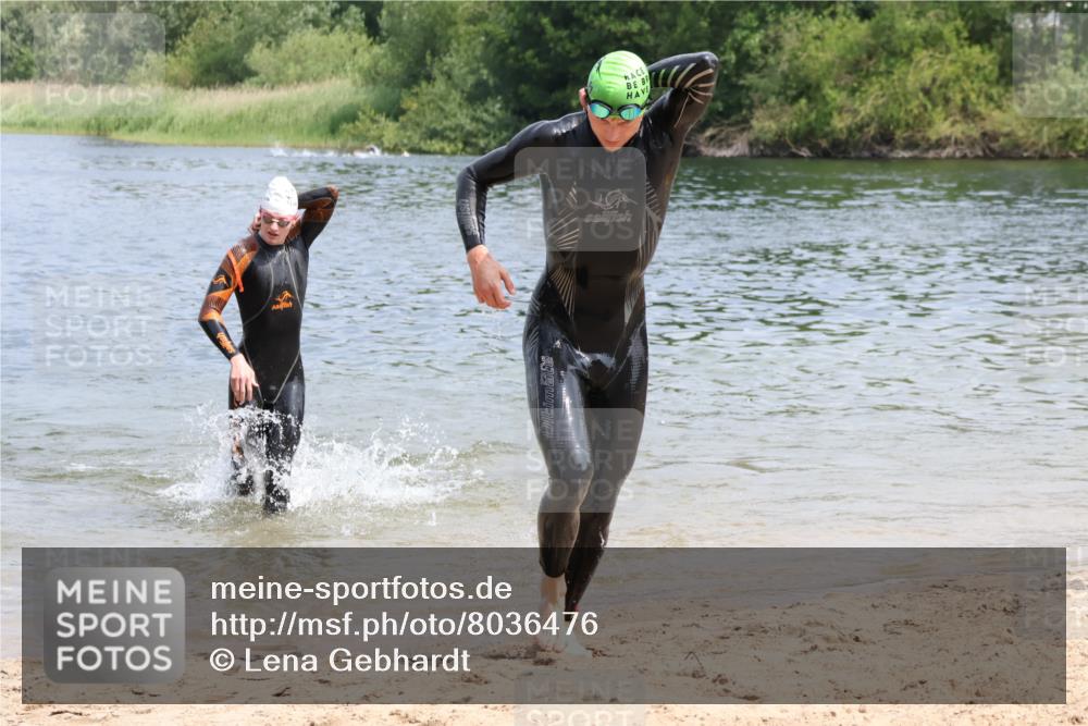 21.06.2025 - 27. Vierlanden-Triathlon Lena Gebhardt http://msf.ph/oto/8036476 15.06.2025 11:58:01 Schwimmen 984, 985, 986, 987, 988 meine-sportfotos.de