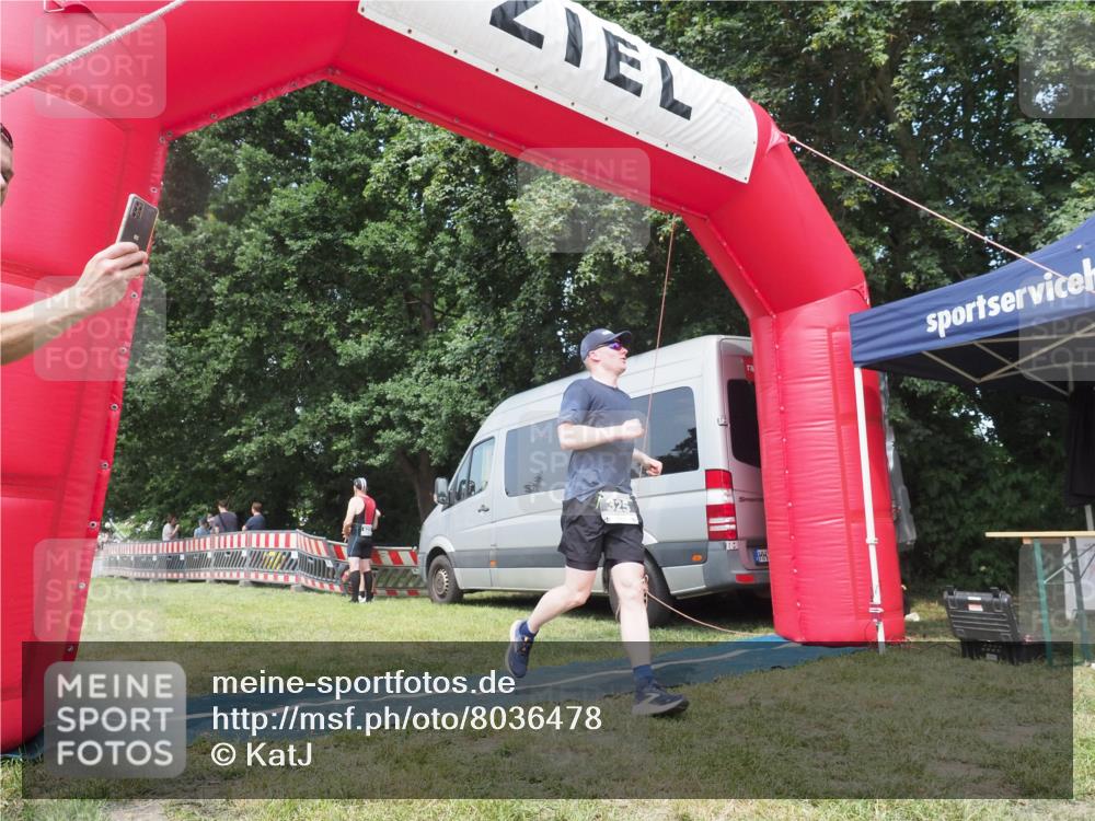 15.06.2025 - 27. Vierlanden-Triathlon KatJ http://msf.ph/oto/8036478 15.06.2025 11:25:23 Schwimmen  meine-sportfotos.de