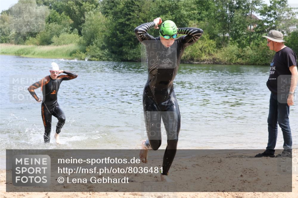 21.06.2025 - 27. Vierlanden-Triathlon Lena Gebhardt http://msf.ph/oto/8036481 15.06.2025 11:58:02 Schwimmen 984, 985, 987, 988 meine-sportfotos.de