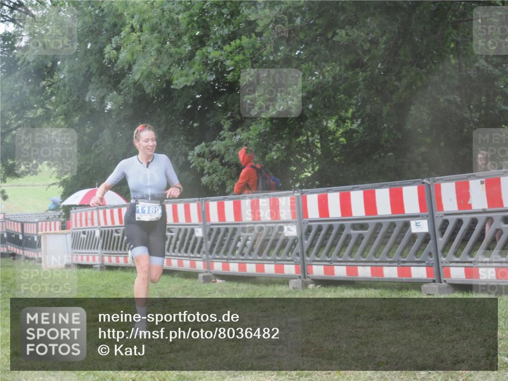 21.06.2025 - 27. Vierlanden-Triathlon KatJ http://msf.ph/oto/8036482 15.06.2025 14:14:57 Ziel 1189 meine-sportfotos.de