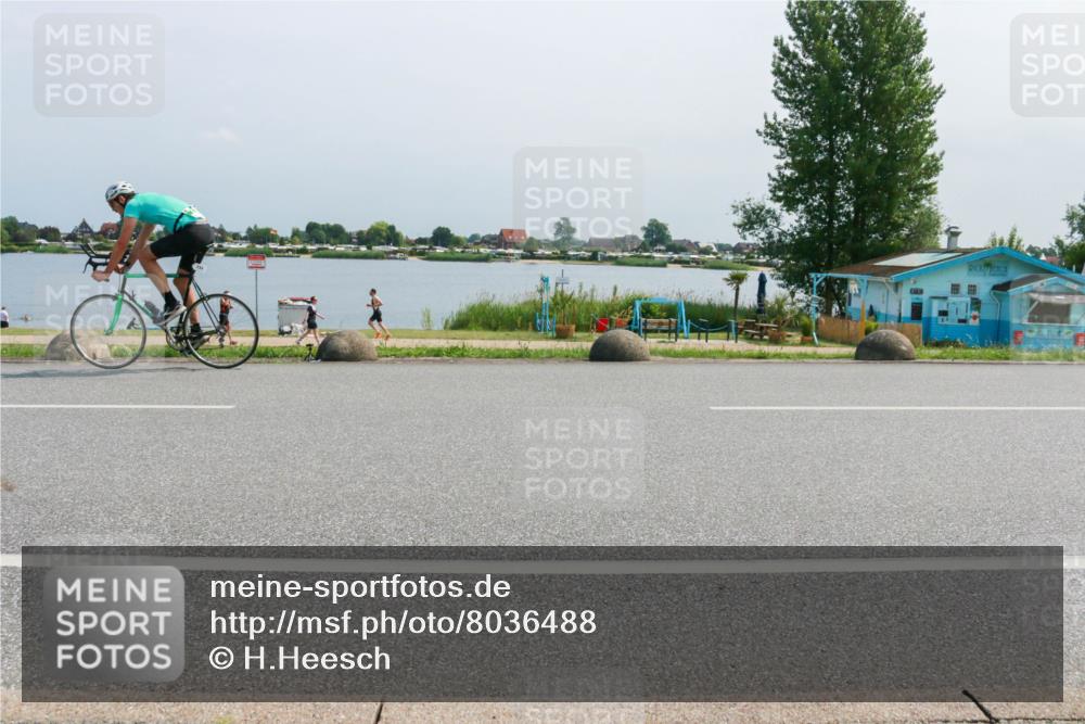 21.06.2025 - 27. Vierlanden-Triathlon H.Heesch http://msf.ph/oto/8036488 15.06.2025 11:45:37 Radfahren 645, 728, 733 meine-sportfotos.de
