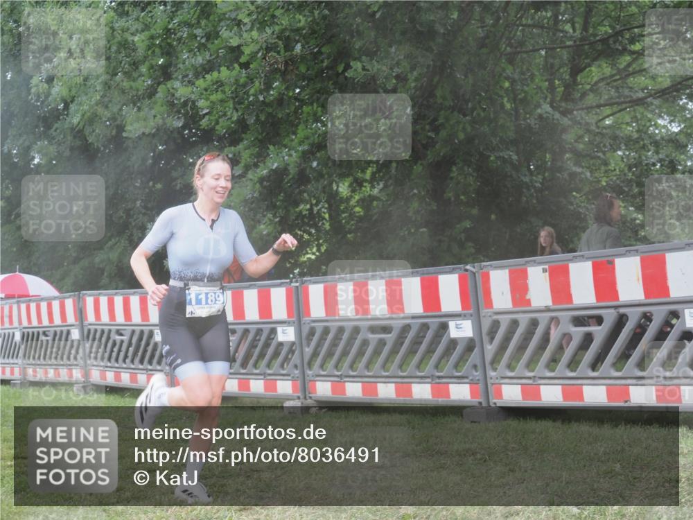 21.06.2025 - 27. Vierlanden-Triathlon KatJ http://msf.ph/oto/8036491 15.06.2025 14:14:58 Ziel 1189 meine-sportfotos.de