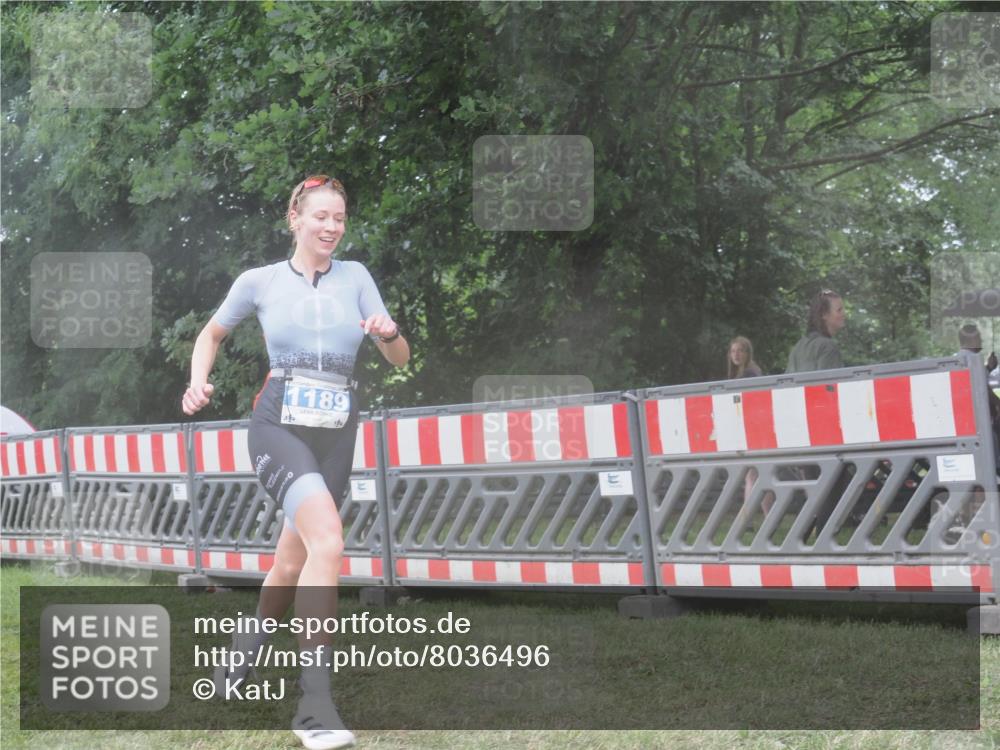 21.06.2025 - 27. Vierlanden-Triathlon KatJ http://msf.ph/oto/8036496 15.06.2025 14:14:58 Ziel 1189 meine-sportfotos.de