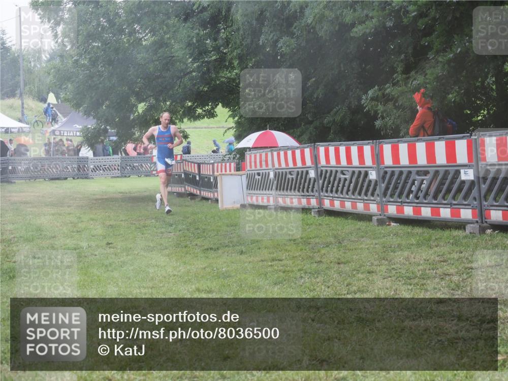 21.06.2025 - 27. Vierlanden-Triathlon KatJ http://msf.ph/oto/8036500 15.06.2025 14:15:21 Ziel 1278 meine-sportfotos.de