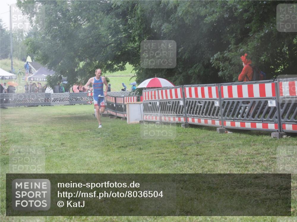 21.06.2025 - 27. Vierlanden-Triathlon KatJ http://msf.ph/oto/8036504 15.06.2025 14:15:21 Ziel 1278 meine-sportfotos.de