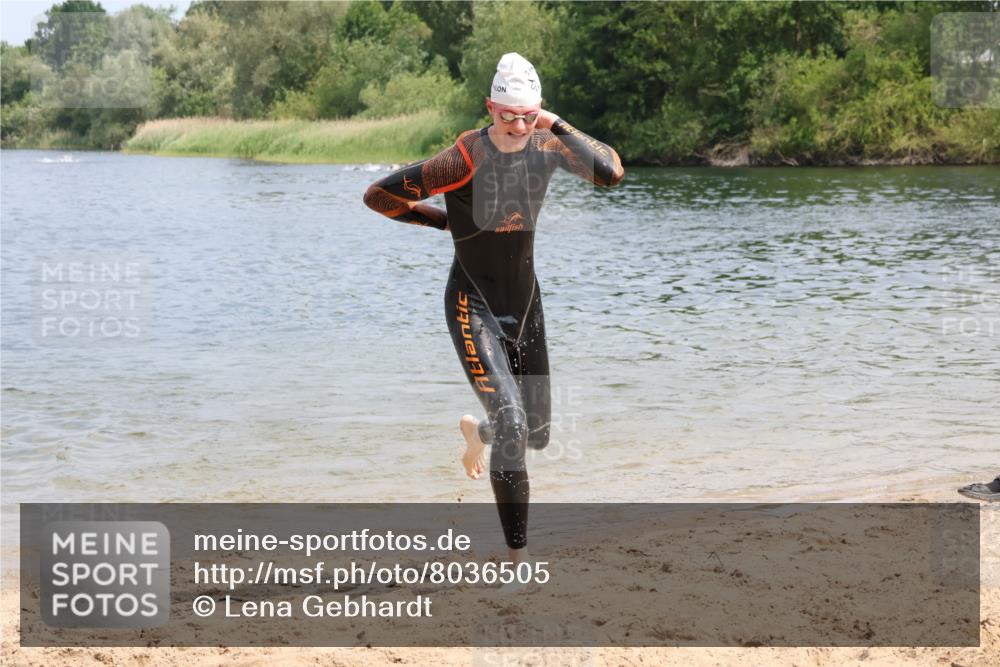 21.06.2025 - 27. Vierlanden-Triathlon Lena Gebhardt http://msf.ph/oto/8036505 15.06.2025 11:58:03 Schwimmen 984, 985, 987, 988 meine-sportfotos.de