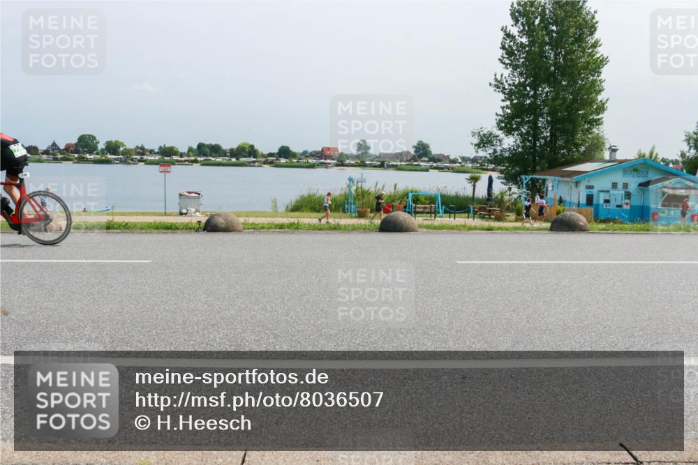 21.06.2025 - 27. Vierlanden-Triathlon H.Heesch http://msf.ph/oto/8036507 15.06.2025 11:45:48 Radfahren 708 meine-sportfotos.de