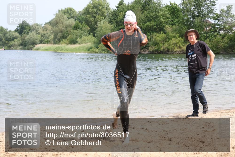 21.06.2025 - 27. Vierlanden-Triathlon Lena Gebhardt http://msf.ph/oto/8036517 15.06.2025 11:58:04 Schwimmen 984, 985, 987, 988 meine-sportfotos.de