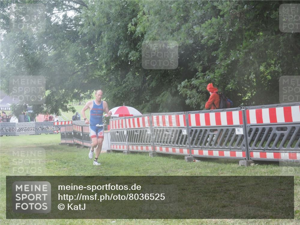 21.06.2025 - 27. Vierlanden-Triathlon KatJ http://msf.ph/oto/8036525 15.06.2025 14:15:22 Ziel 1278 meine-sportfotos.de