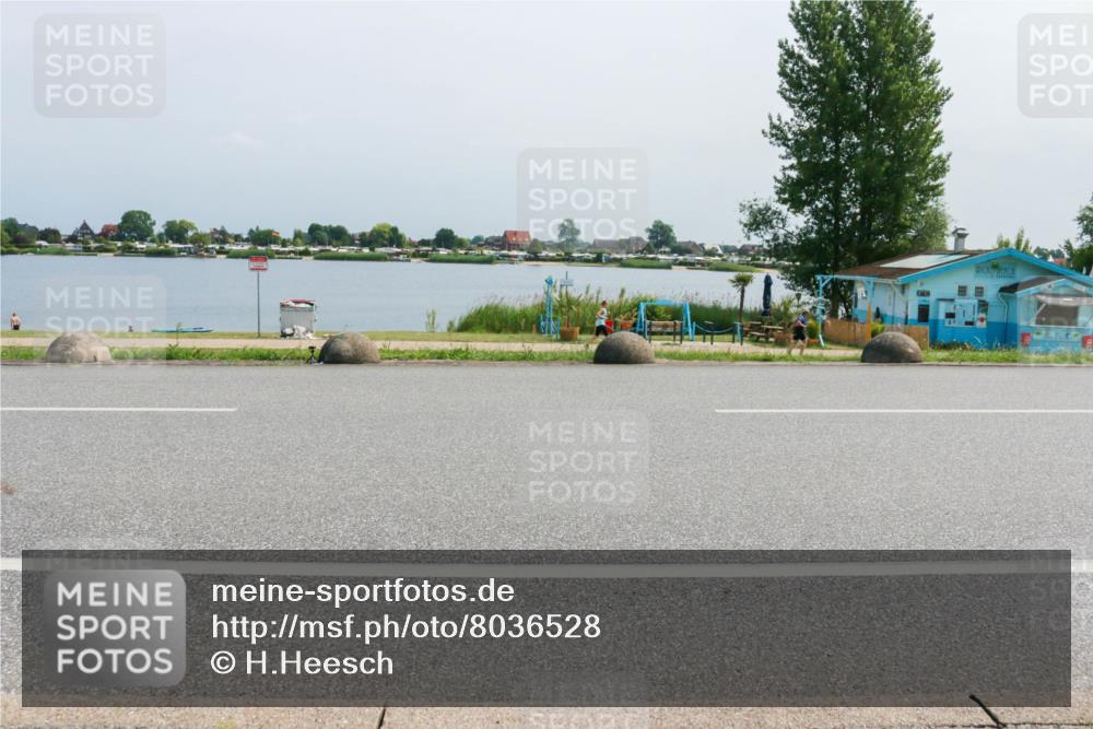 21.06.2025 - 27. Vierlanden-Triathlon H.Heesch http://msf.ph/oto/8036528 15.06.2025 11:46:09 Radfahren 32, 658, 803 meine-sportfotos.de