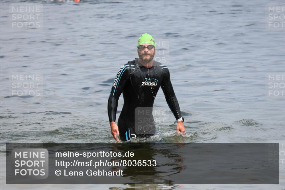 21.06.2025 - 27. Vierlanden-Triathlon Lena Gebhardt http://msf.ph/oto/8036533 15.06.2025 11:59:32 Schwimmen 997 meine-sportfotos.de