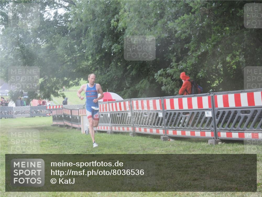 21.06.2025 - 27. Vierlanden-Triathlon KatJ http://msf.ph/oto/8036536 15.06.2025 14:15:22 Ziel 1278 meine-sportfotos.de
