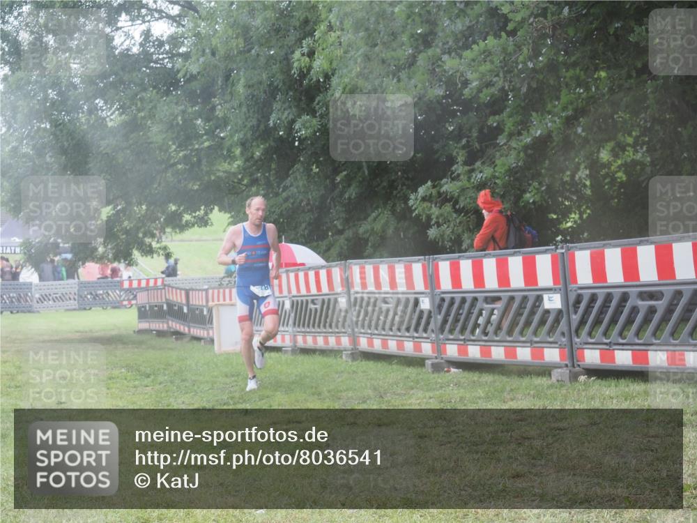 21.06.2025 - 27. Vierlanden-Triathlon KatJ http://msf.ph/oto/8036541 15.06.2025 14:15:22 Ziel 1278 meine-sportfotos.de