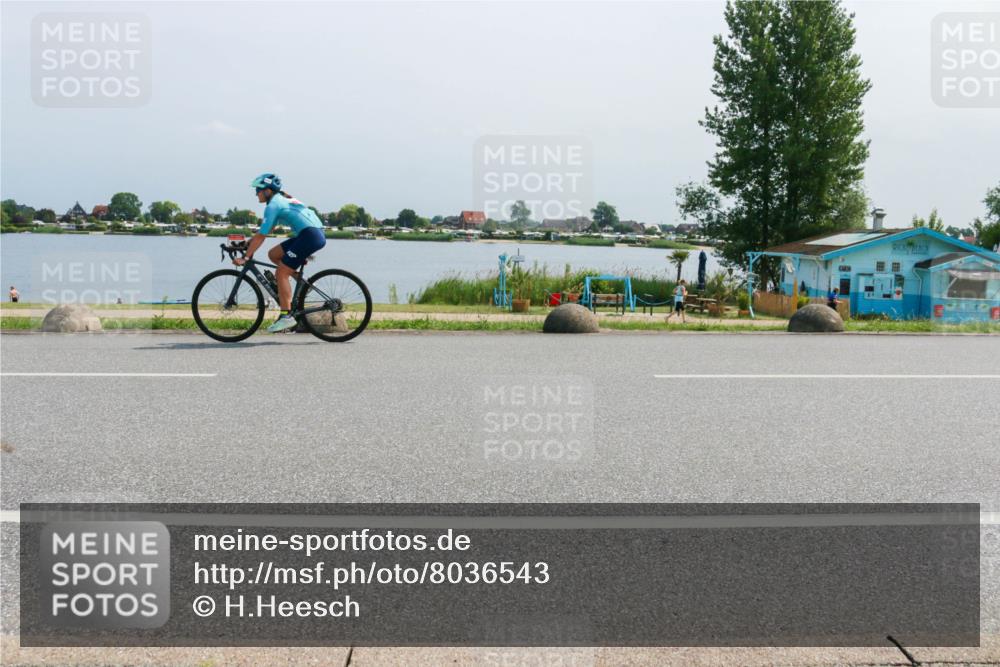 21.06.2025 - 27. Vierlanden-Triathlon H.Heesch http://msf.ph/oto/8036543 15.06.2025 11:46:10 Radfahren 215, 803 meine-sportfotos.de