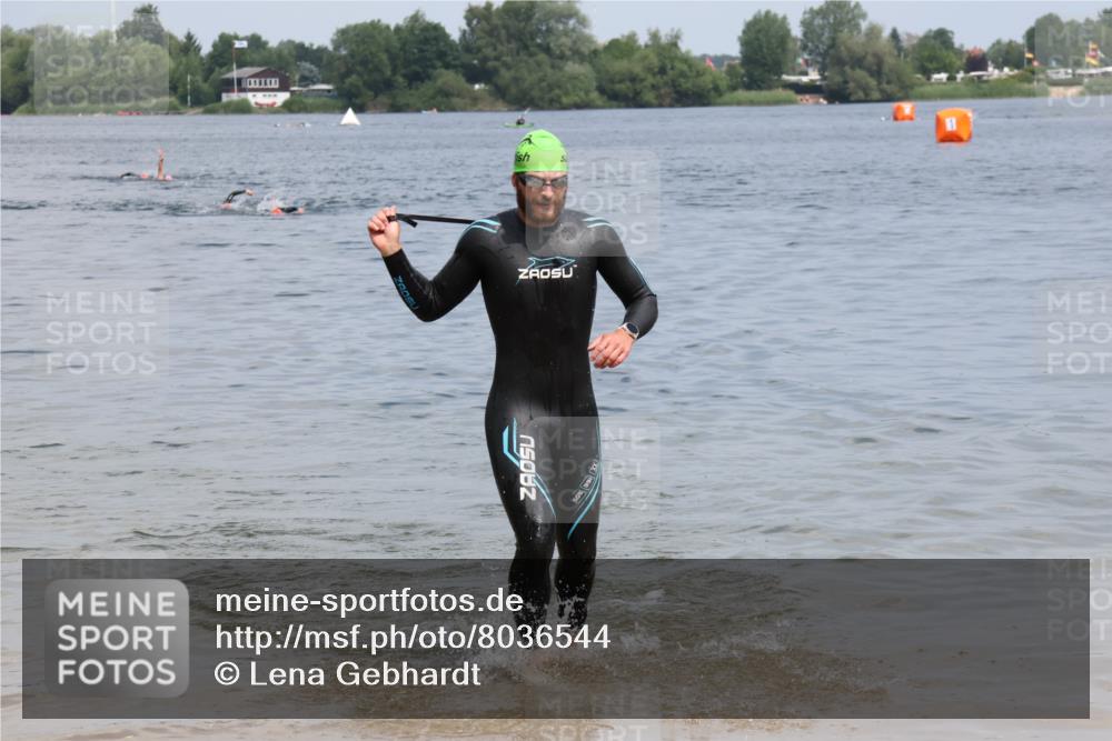 21.06.2025 - 27. Vierlanden-Triathlon Lena Gebhardt http://msf.ph/oto/8036544 15.06.2025 11:59:38 Schwimmen 997 meine-sportfotos.de
