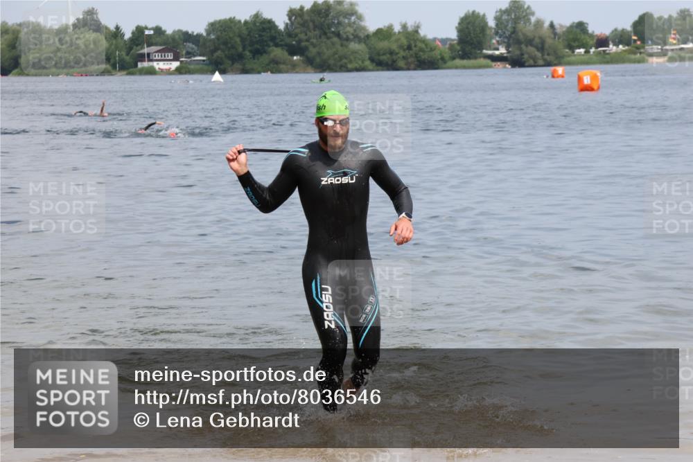 21.06.2025 - 27. Vierlanden-Triathlon Lena Gebhardt http://msf.ph/oto/8036546 15.06.2025 11:59:38 Schwimmen 997 meine-sportfotos.de