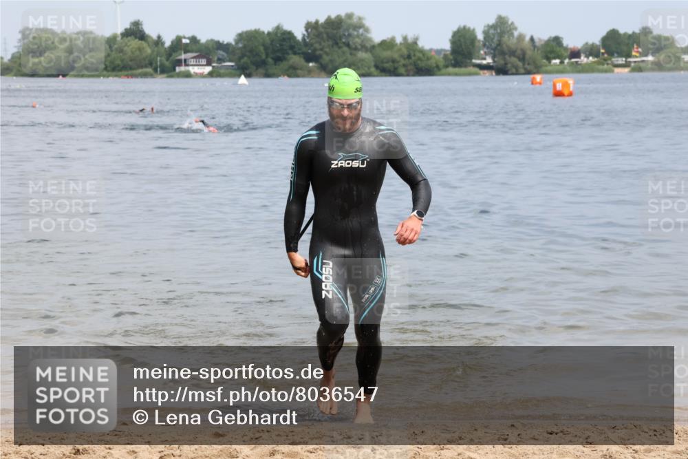 21.06.2025 - 27. Vierlanden-Triathlon Lena Gebhardt http://msf.ph/oto/8036547 15.06.2025 11:59:39 Schwimmen 997 meine-sportfotos.de