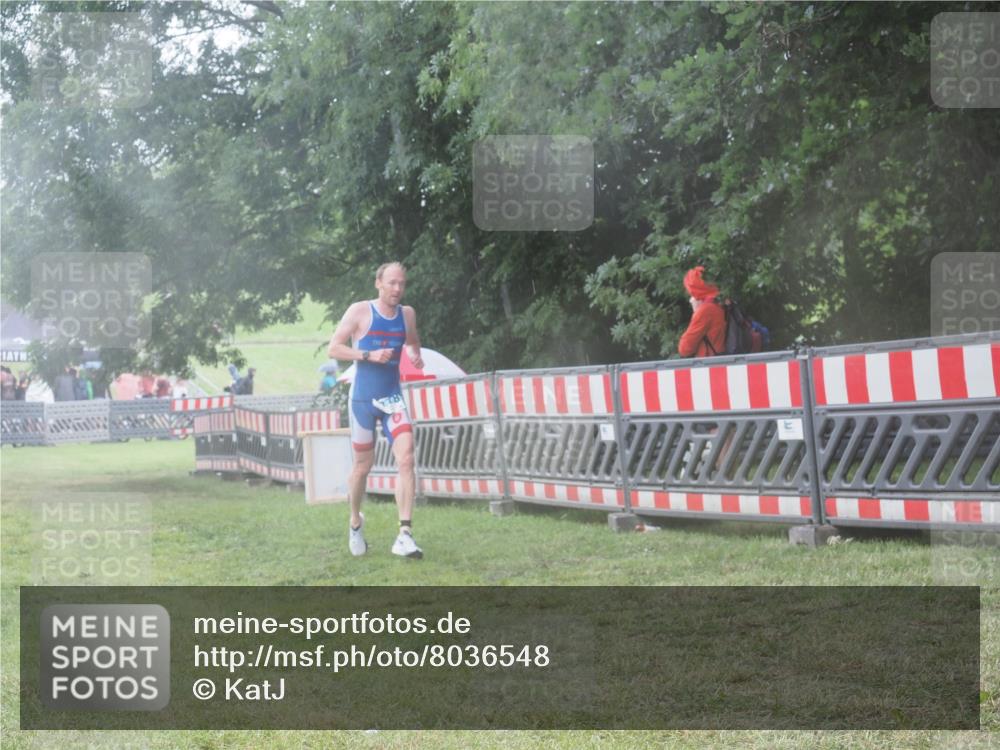 21.06.2025 - 27. Vierlanden-Triathlon KatJ http://msf.ph/oto/8036548 15.06.2025 14:15:22 Ziel 1278 meine-sportfotos.de