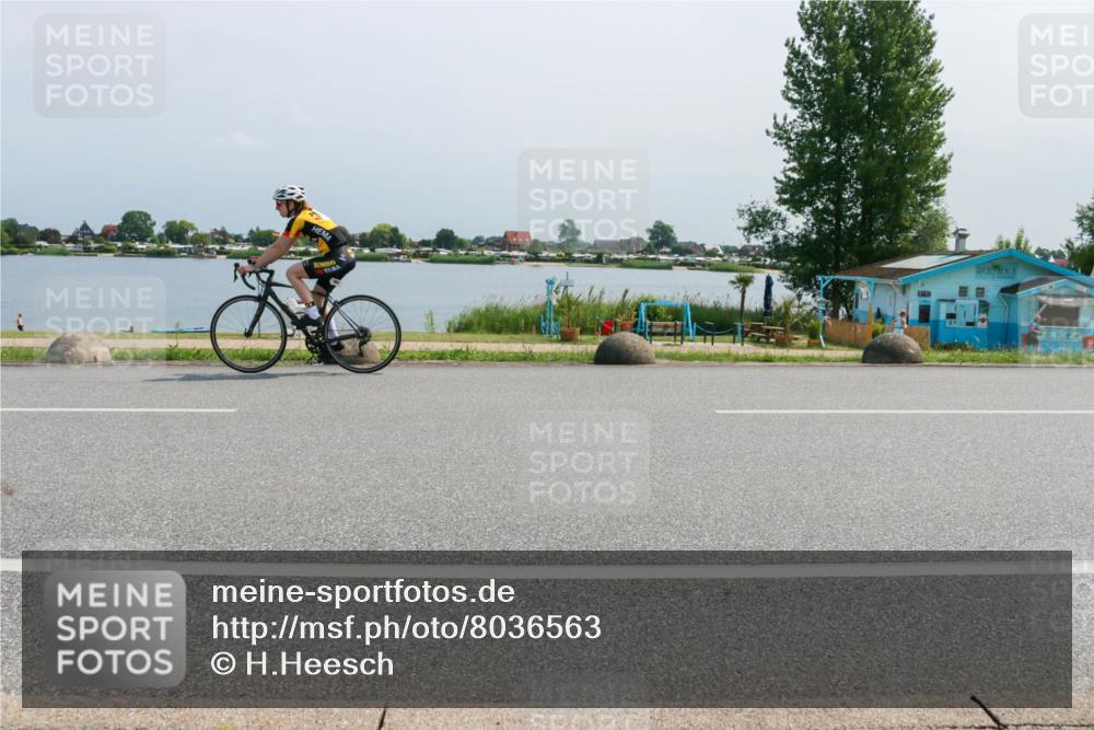 21.06.2025 - 27. Vierlanden-Triathlon H.Heesch http://msf.ph/oto/8036563 15.06.2025 11:46:13 Radfahren 215, 663, 803, 886 meine-sportfotos.de