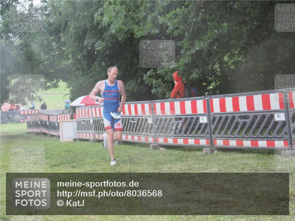 21.06.2025 - 27. Vierlanden-Triathlon KatJ http://msf.ph/oto/8036568 15.06.2025 14:15:23 Ziel 1278 meine-sportfotos.de