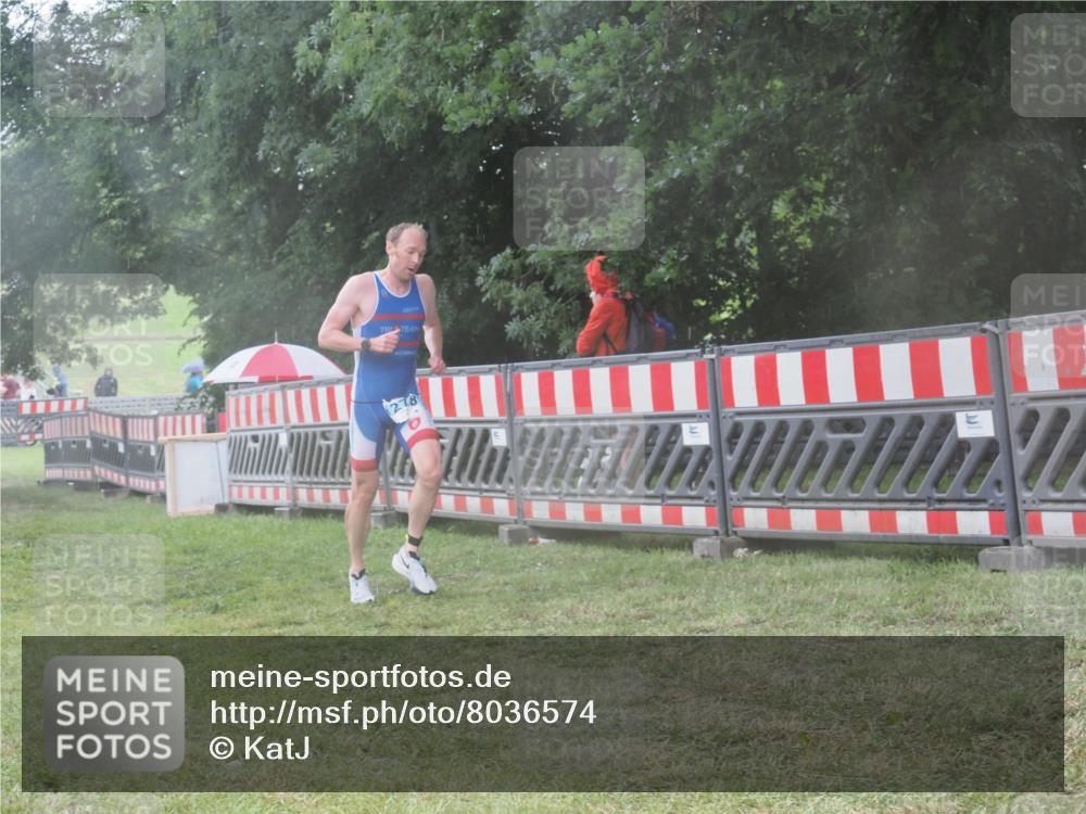 21.06.2025 - 27. Vierlanden-Triathlon KatJ http://msf.ph/oto/8036574 15.06.2025 14:15:23 Ziel 1278 meine-sportfotos.de