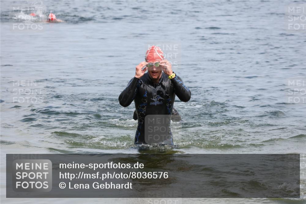 21.06.2025 - 27. Vierlanden-Triathlon Lena Gebhardt http://msf.ph/oto/8036576 15.06.2025 12:00:21 Schwimmen 989 meine-sportfotos.de