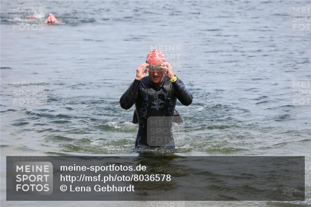 21.06.2025 - 27. Vierlanden-Triathlon Lena Gebhardt http://msf.ph/oto/8036578 15.06.2025 12:00:21 Schwimmen 989 meine-sportfotos.de