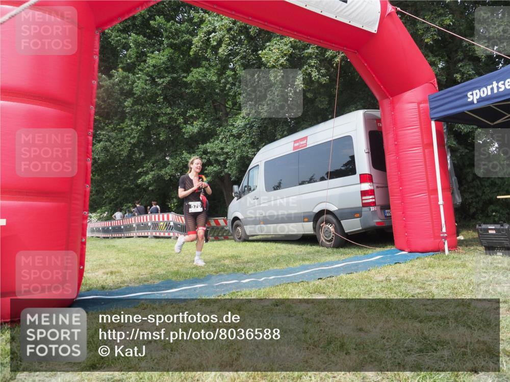 15.06.2025 - 27. Vierlanden-Triathlon KatJ http://msf.ph/oto/8036588 15.06.2025 11:25:35 Schwimmen  meine-sportfotos.de