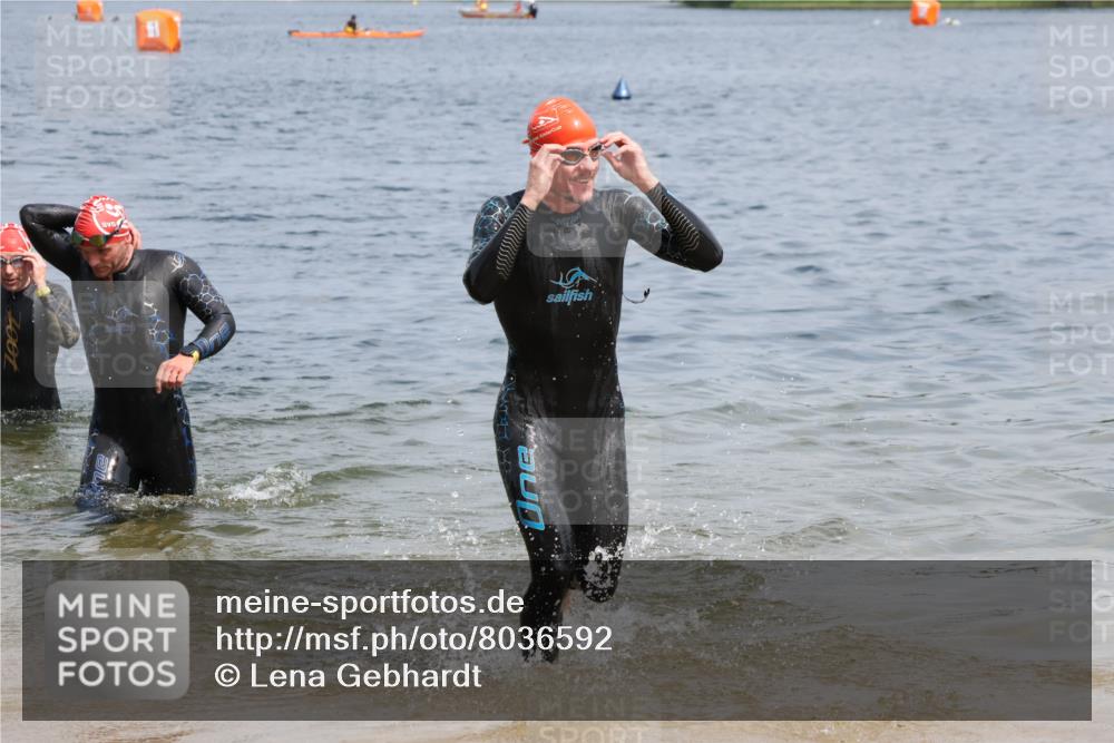 21.06.2025 - 27. Vierlanden-Triathlon Lena Gebhardt http://msf.ph/oto/8036592 15.06.2025 12:00:23 Schwimmen 989 meine-sportfotos.de