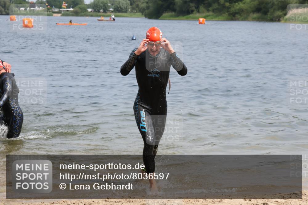 21.06.2025 - 27. Vierlanden-Triathlon Lena Gebhardt http://msf.ph/oto/8036597 15.06.2025 12:00:24 Schwimmen 989 meine-sportfotos.de