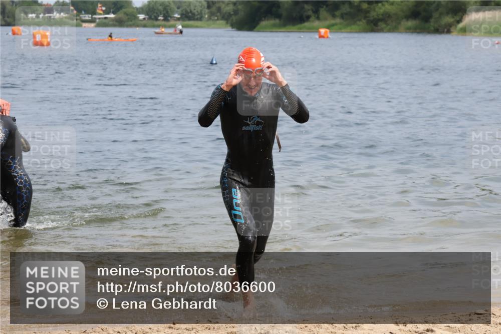 21.06.2025 - 27. Vierlanden-Triathlon Lena Gebhardt http://msf.ph/oto/8036600 15.06.2025 12:00:24 Schwimmen 989 meine-sportfotos.de