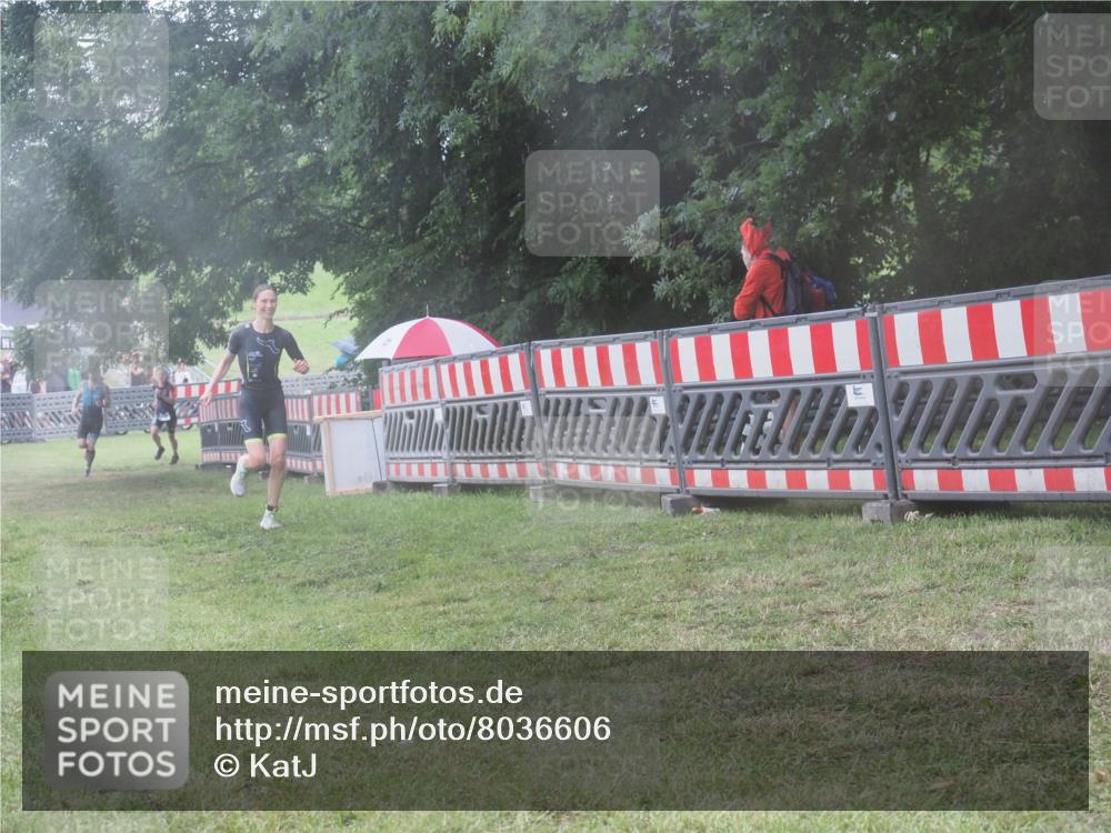 21.06.2025 - 27. Vierlanden-Triathlon KatJ http://msf.ph/oto/8036606 15.06.2025 14:15:34 Ziel 1172, 1211, 1309 meine-sportfotos.de