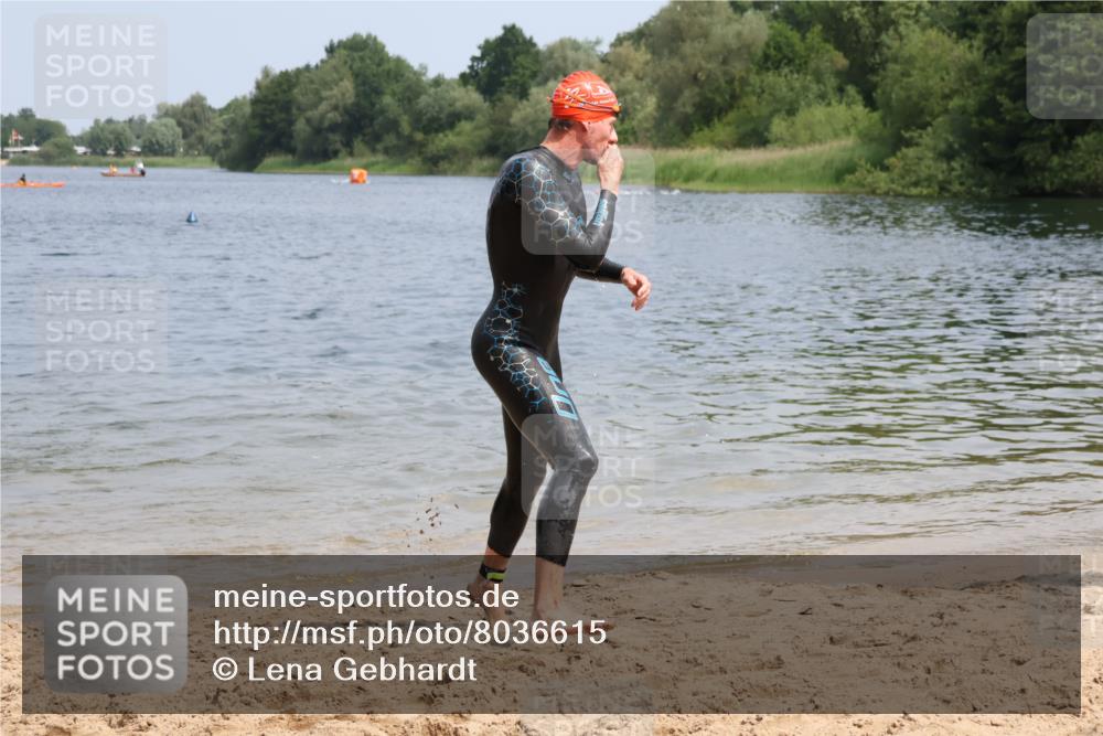 21.06.2025 - 27. Vierlanden-Triathlon Lena Gebhardt http://msf.ph/oto/8036615 15.06.2025 12:00:26 Schwimmen 989 meine-sportfotos.de