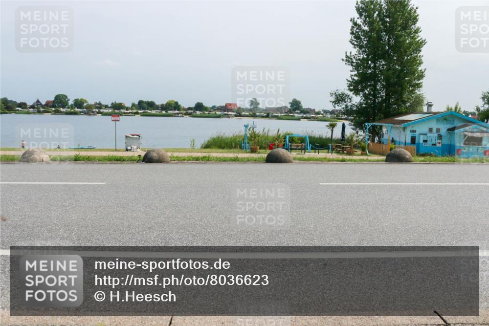 21.06.2025 - 27. Vierlanden-Triathlon H.Heesch http://msf.ph/oto/8036623 15.06.2025 11:46:17 Radfahren 215, 663, 743, 886 meine-sportfotos.de