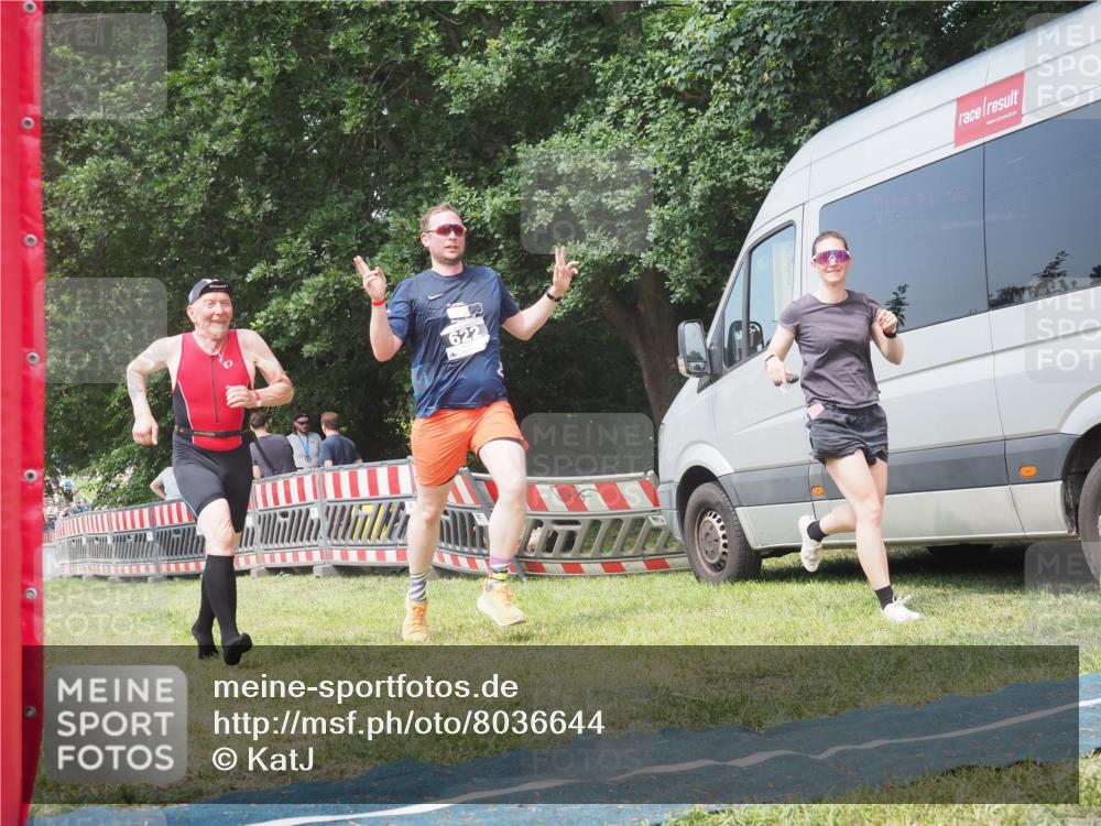 15.06.2025 - 27. Vierlanden-Triathlon KatJ http://msf.ph/oto/8036644 15.06.2025 11:25:50 Schwimmen  meine-sportfotos.de
