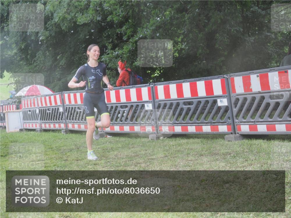 21.06.2025 - 27. Vierlanden-Triathlon KatJ http://msf.ph/oto/8036650 15.06.2025 14:15:35 Ziel 1172, 1211, 1217, 1293, 1309 meine-sportfotos.de