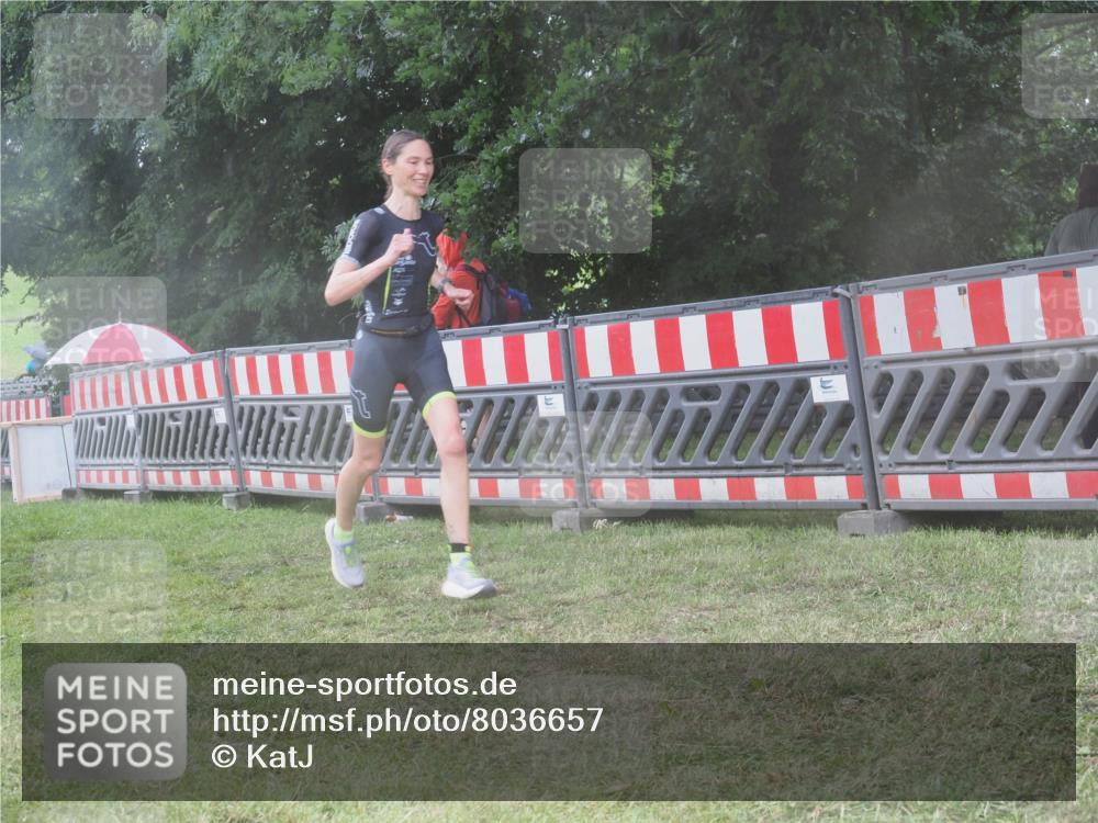 21.06.2025 - 27. Vierlanden-Triathlon KatJ http://msf.ph/oto/8036657 15.06.2025 14:15:35 Ziel 1172, 1211, 1217, 1293, 1309 meine-sportfotos.de