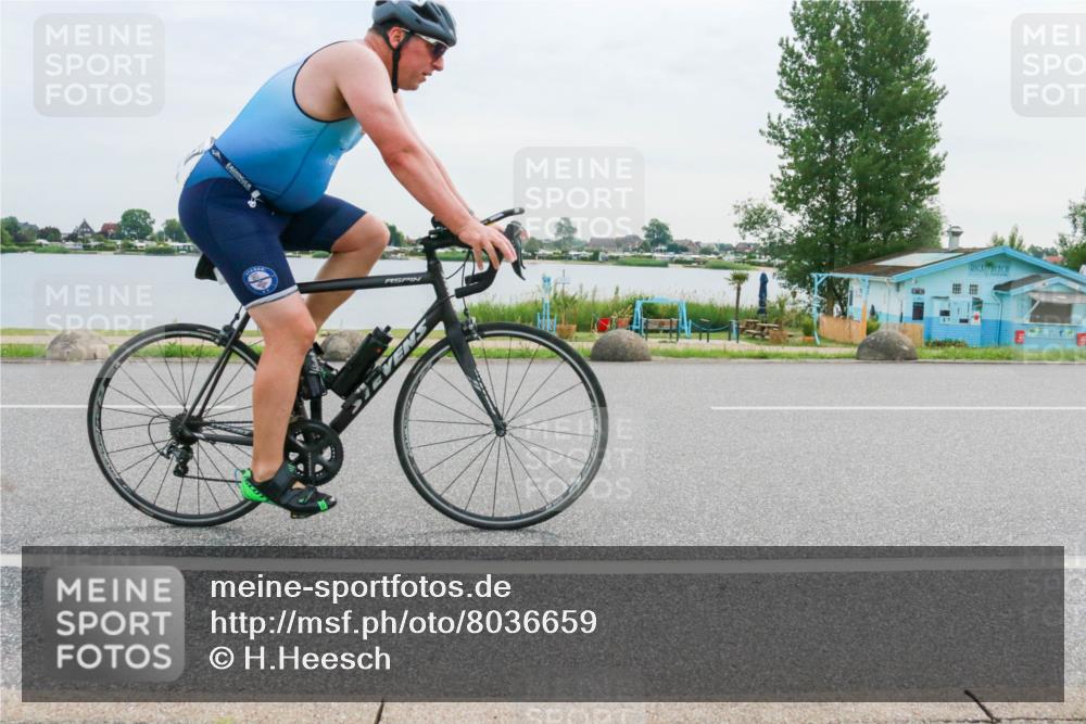 15.06.2025 - 27. Vierlanden-Triathlon H.Heesch http://msf.ph/oto/8036659 15.06.2025 10:49:16 Radfahren 6, 29, 115, 447 meine-sportfotos.de