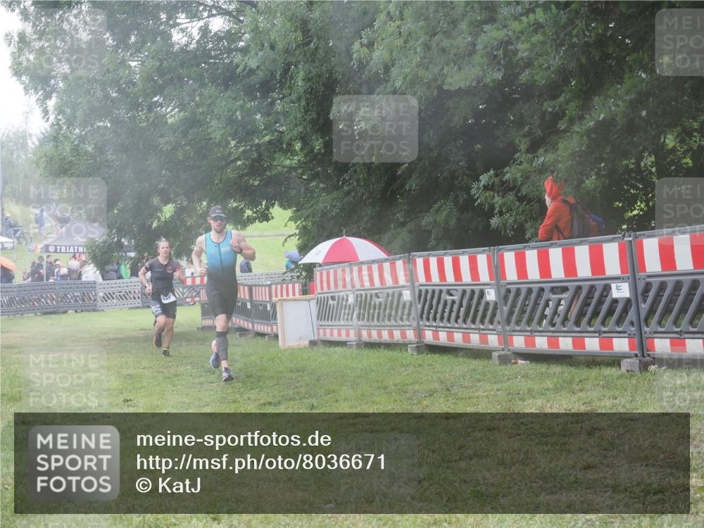 21.06.2025 - 27. Vierlanden-Triathlon KatJ http://msf.ph/oto/8036671 15.06.2025 14:15:38 Ziel 1172, 1211, 1217, 1293, 1309 meine-sportfotos.de