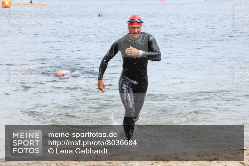 21.06.2025 - 27. Vierlanden-Triathlon Lena Gebhardt http://msf.ph/oto/8036684 15.06.2025 12:01:03 Schwimmen 992, 993 meine-sportfotos.de