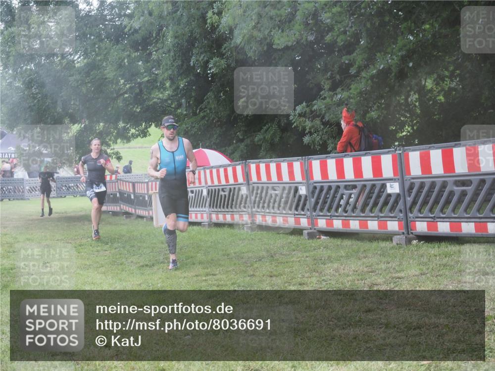 21.06.2025 - 27. Vierlanden-Triathlon KatJ http://msf.ph/oto/8036691 15.06.2025 14:15:39 Ziel 1172, 1217, 1293, 1309 meine-sportfotos.de