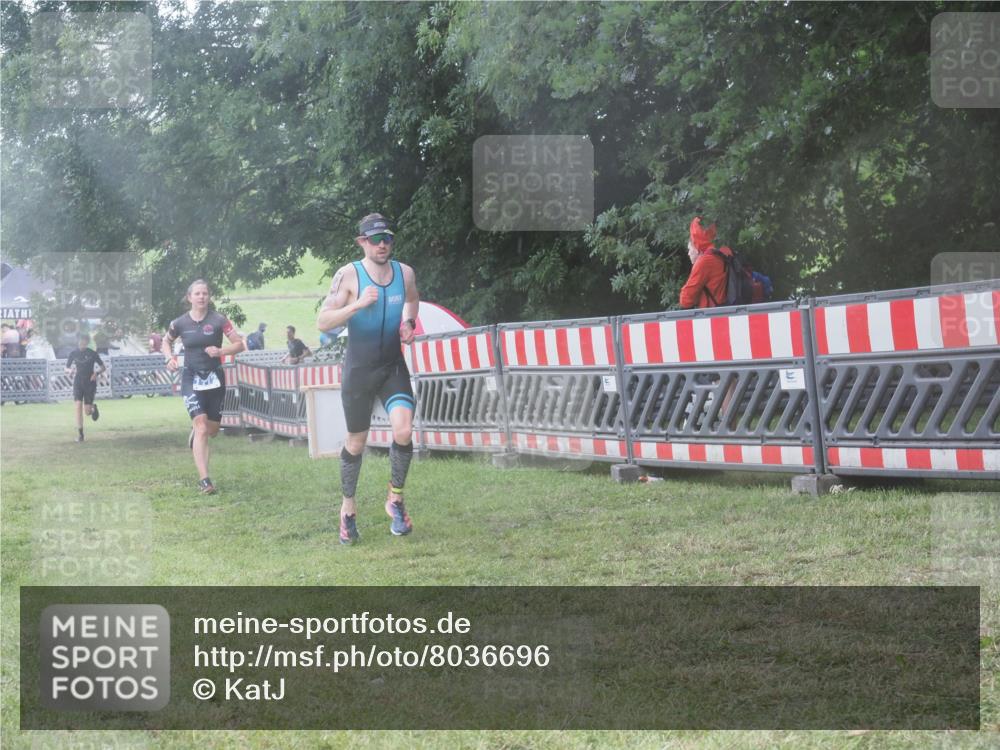 21.06.2025 - 27. Vierlanden-Triathlon KatJ http://msf.ph/oto/8036696 15.06.2025 14:15:39 Ziel 1172, 1217, 1293, 1309 meine-sportfotos.de