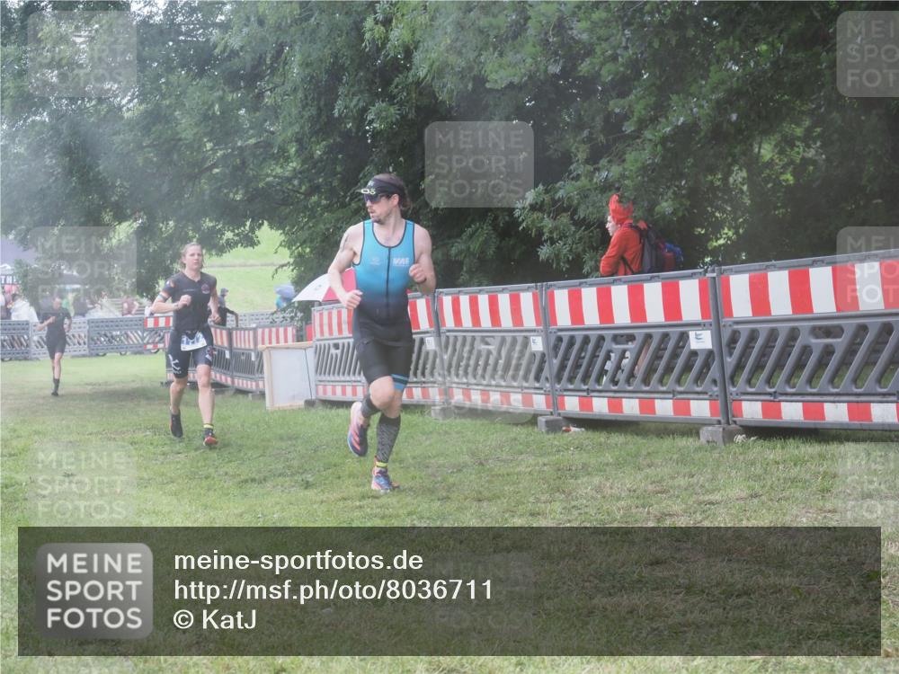 21.06.2025 - 27. Vierlanden-Triathlon KatJ http://msf.ph/oto/8036711 15.06.2025 14:15:39 Ziel 1172, 1217, 1293, 1309 meine-sportfotos.de