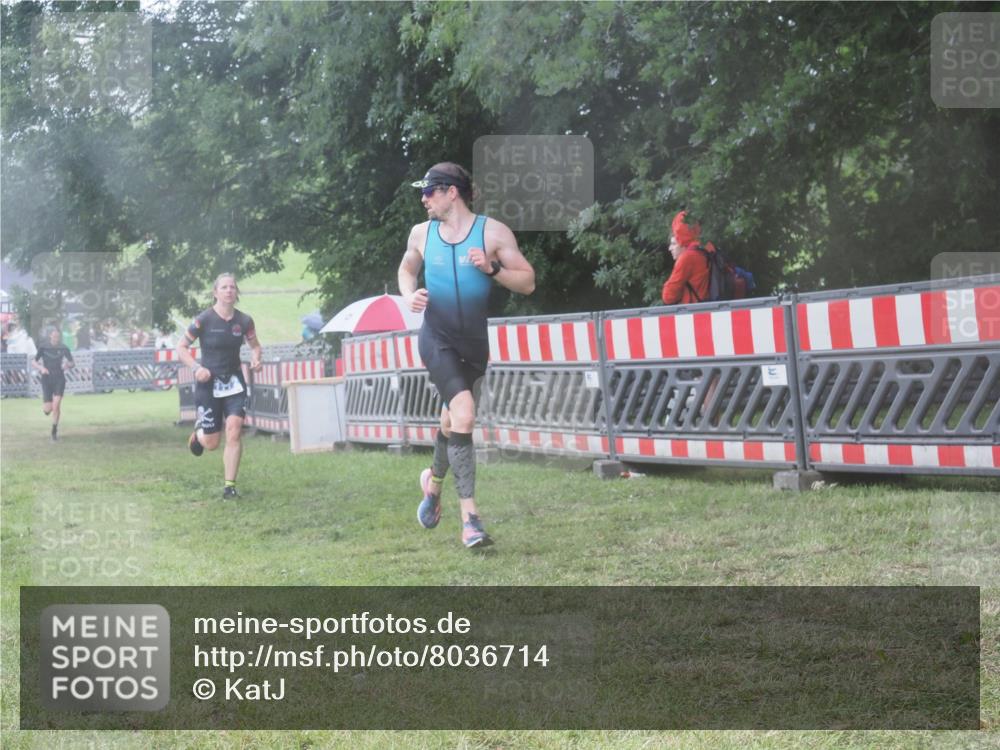 21.06.2025 - 27. Vierlanden-Triathlon KatJ http://msf.ph/oto/8036714 15.06.2025 14:15:40 Ziel 1172, 1210, 1217, 1293, 1309 meine-sportfotos.de