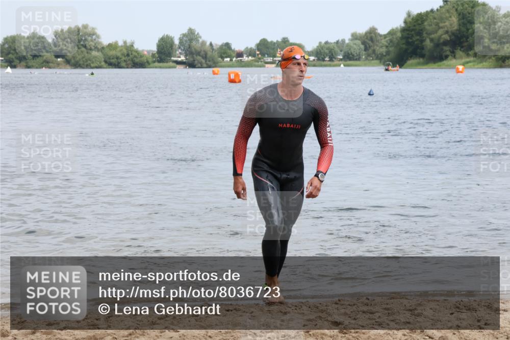 21.06.2025 - 27. Vierlanden-Triathlon Lena Gebhardt http://msf.ph/oto/8036723 15.06.2025 12:01:17 Schwimmen 996 meine-sportfotos.de