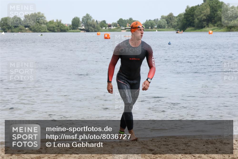21.06.2025 - 27. Vierlanden-Triathlon Lena Gebhardt http://msf.ph/oto/8036727 15.06.2025 12:01:17 Schwimmen 996 meine-sportfotos.de