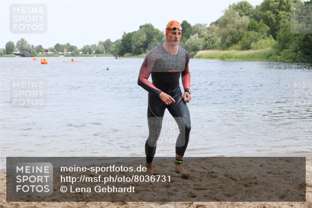 21.06.2025 - 27. Vierlanden-Triathlon Lena Gebhardt http://msf.ph/oto/8036731 15.06.2025 12:01:18 Schwimmen 996 meine-sportfotos.de