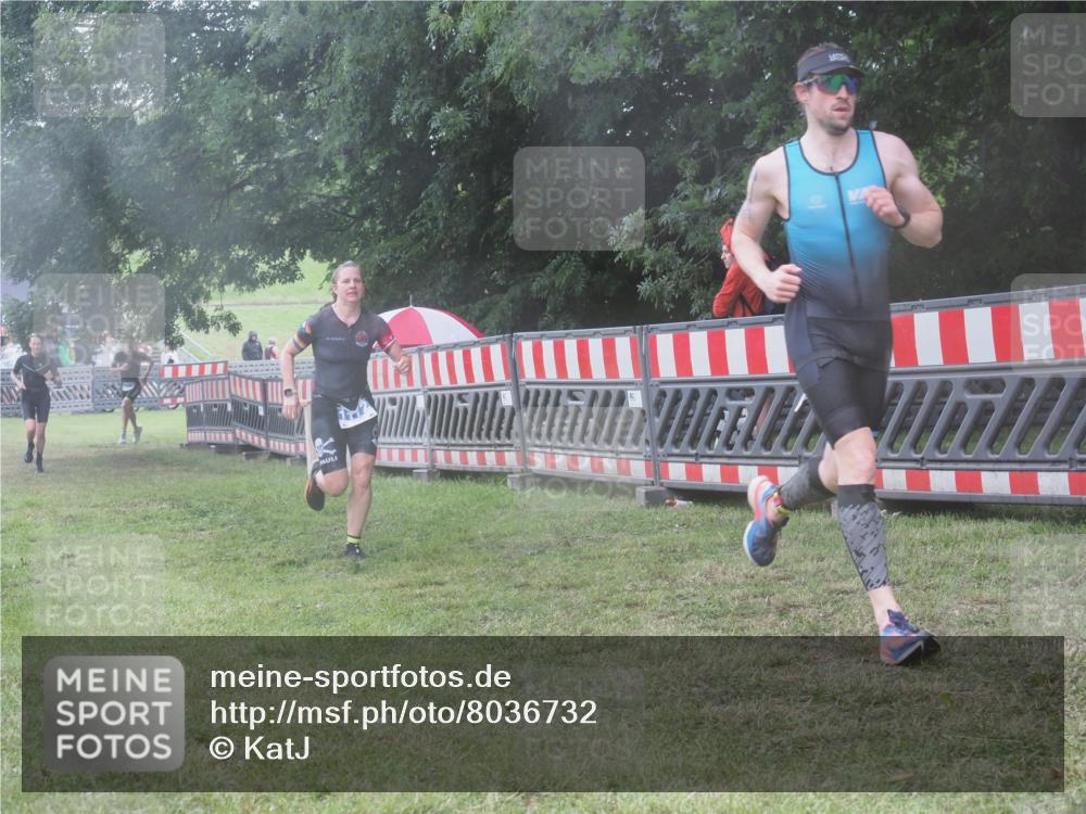 21.06.2025 - 27. Vierlanden-Triathlon KatJ http://msf.ph/oto/8036732 15.06.2025 14:15:40 Ziel 1172, 1210, 1217, 1293, 1309 meine-sportfotos.de