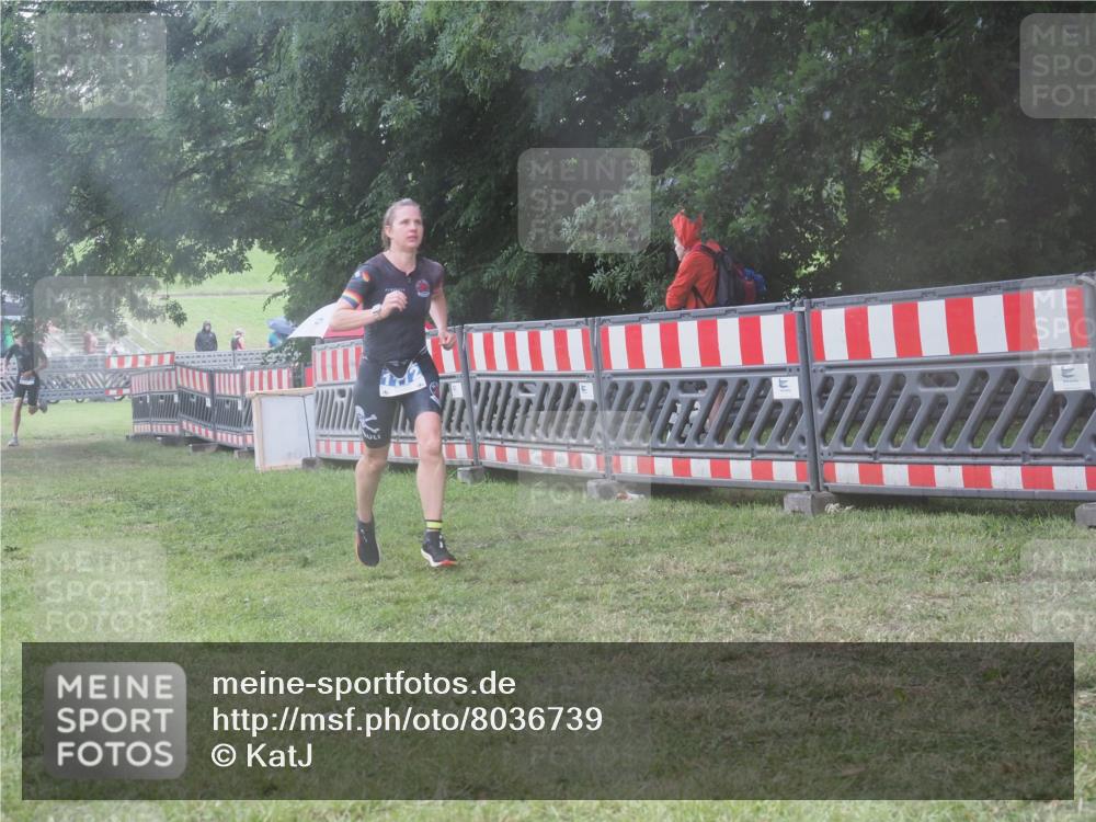 21.06.2025 - 27. Vierlanden-Triathlon KatJ http://msf.ph/oto/8036739 15.06.2025 14:15:41 Ziel 1172, 1210, 1217, 1293, 1309 meine-sportfotos.de